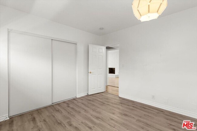 Building Photo - 262 MacDonald St