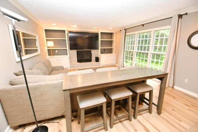 Building Photo - Penn Schools, executive home 4 bedroom 2.5...