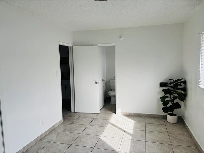 Building Photo - 9204 Sepulveda Blvd