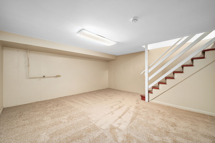 Building Photo - 447 Olian Dr