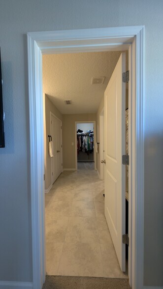 Building Photo - 2127 Sweet Pine Ct