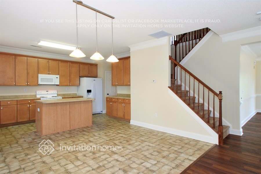 Building Photo - 14017 Riding Hill Ave