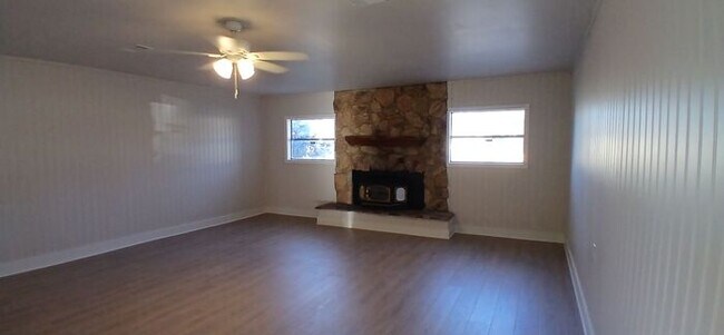 Building Photo - Fully Renovated Benbrook Beauty