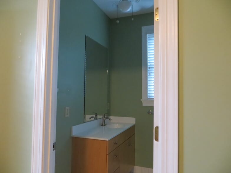 bath entrance - 2115 Gladstone Ave