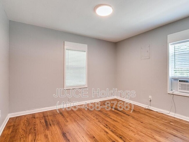 Building Photo - 422 Wilson Dr