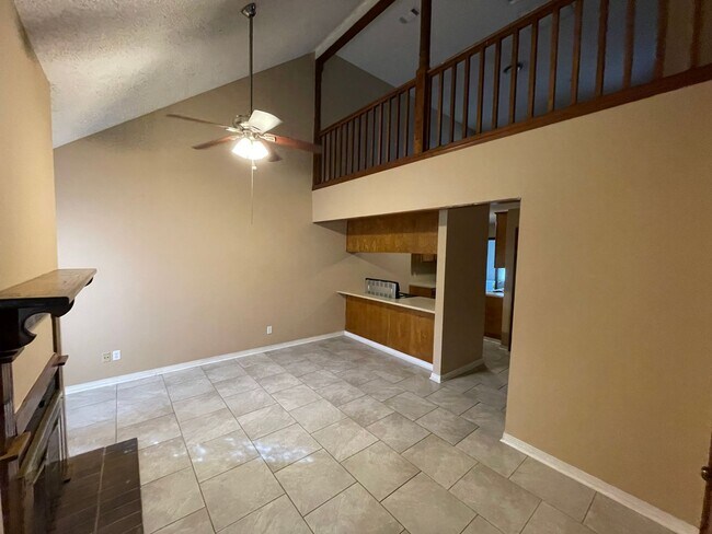 Building Photo - Townhouse: Old Jefferson