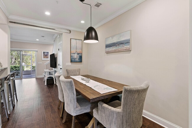 Building Photo - 807 Mariners Cir
