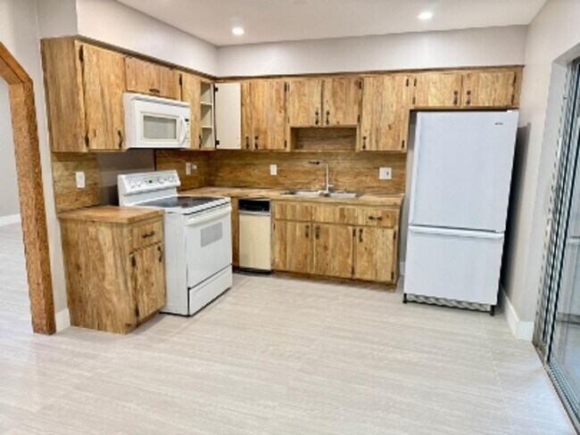 Building Photo - 3931 SW 51st St