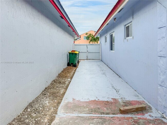 Building Photo - 1382 SE 11th Pl