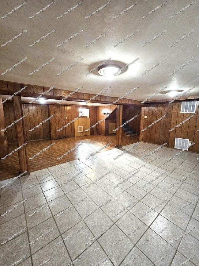 Building Photo - Three Bedroom Ranch located in Hobart!