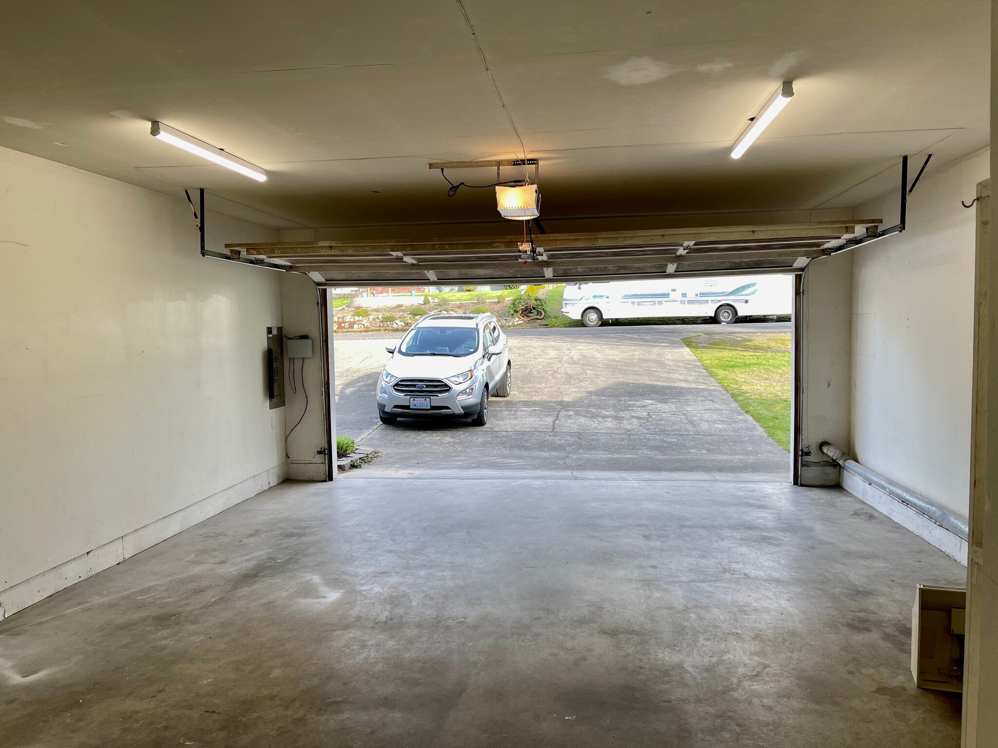 Building Photo - 2742 Sylvan Dr W