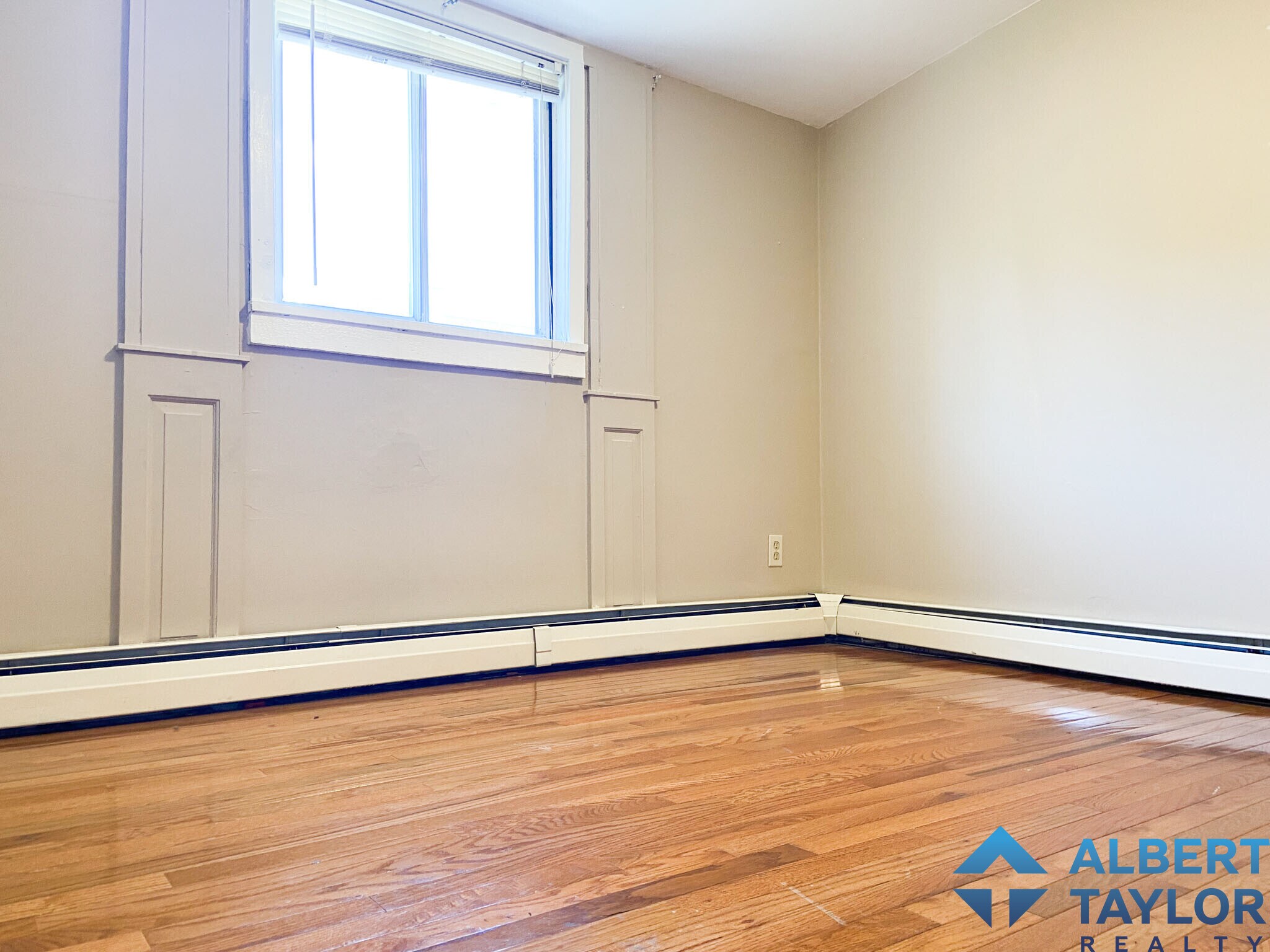 Building Photo - 8 Sunset St