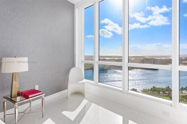 Building Photo - 100 South Pointe Dr