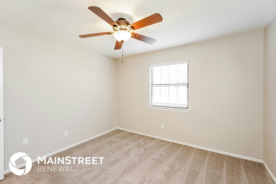 Building Photo - 2505 Trenton Dr