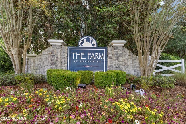 Building Photo - 614 Silos Wy