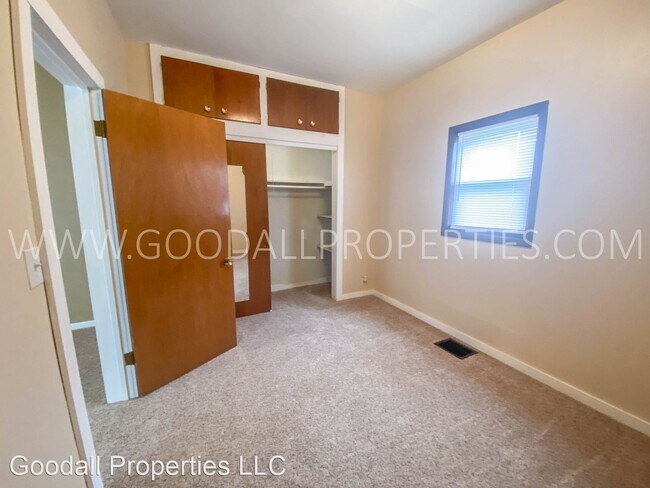 Building Photo - 2 br, 1.5 bath House - 202 S 11th St