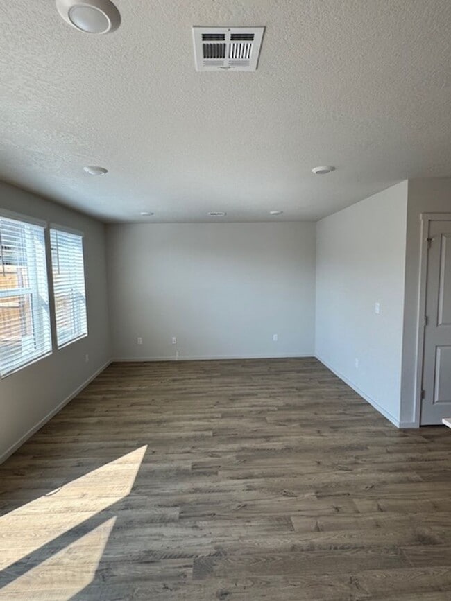 Building Photo - BRAND NEW 4 BEDROOM HOUSE W/ UPGRADES