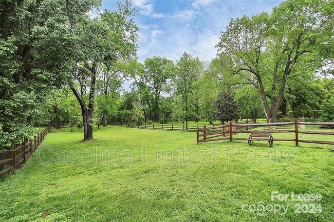 Building Photo - 6908 Lancer Dr
