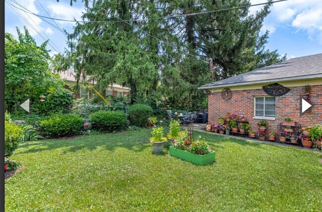 Building Photo - Quaint Duplex w/your Own Basement, Garage Space & Patio