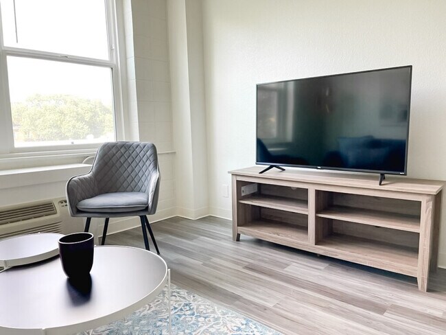 Building Photo - 2515 Burnet Ave