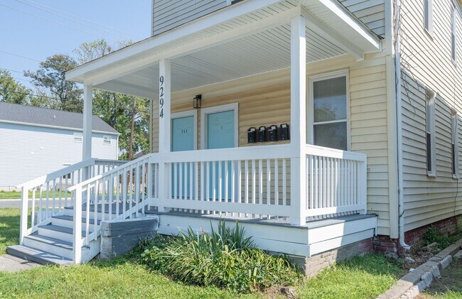 Building Photo - MOVE IN READY 2 Bedroom in the Heart of Oceanview!