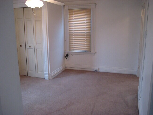 third room - 142 George St