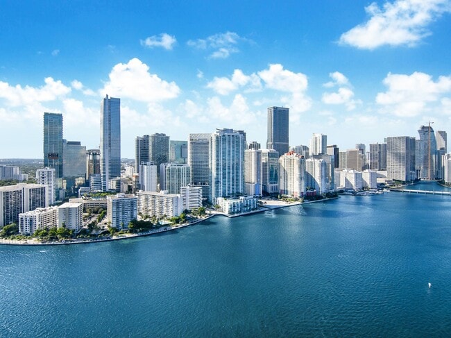 Building Photo - 1300 Brickell Bay Dr