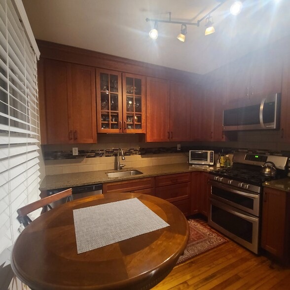 Dishwasher - 43 Brantford Pl