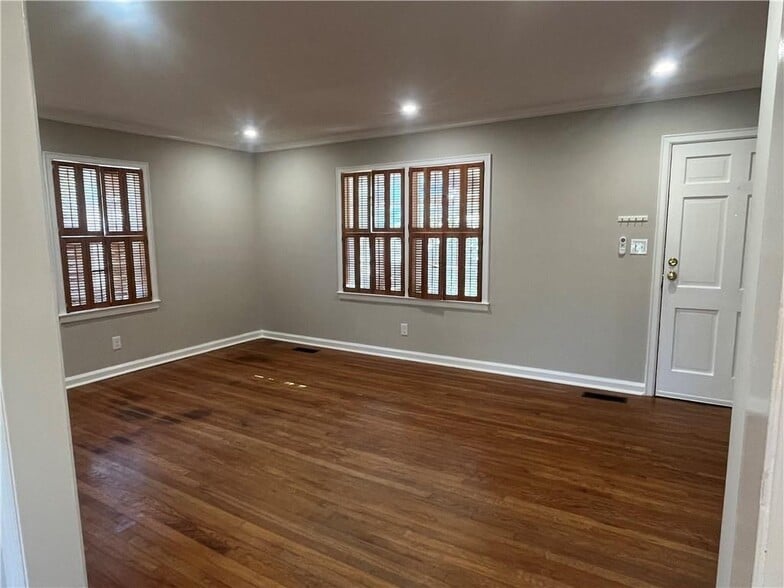 Building Photo - 1192 Kingsley Cir NE