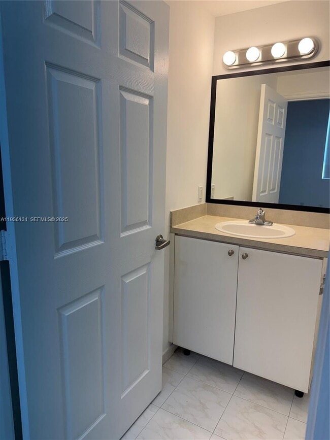 Building Photo - 119 SW 6th Ave