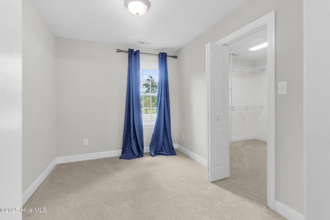 Building Photo - 1609 Lucerne Way