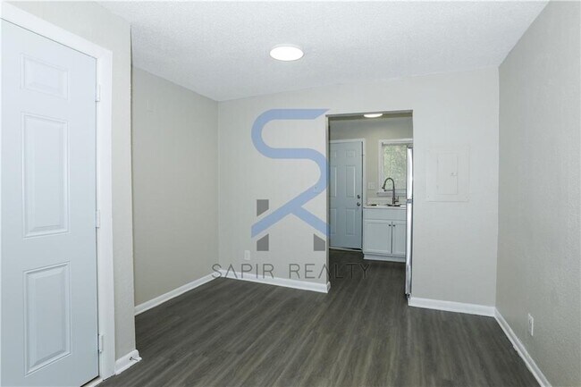 Building Photo - 2045 Alison Ct SW