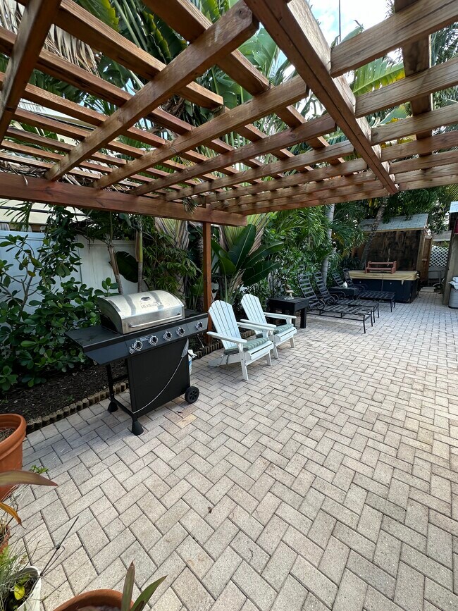 Building Photo - 3036 Coral Shores Dr