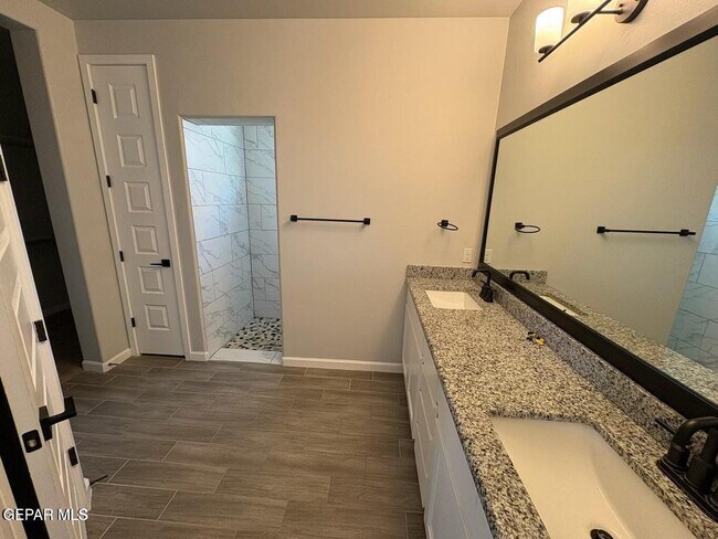 Building Photo - 12853 Clevedon St