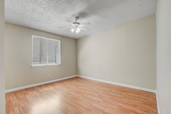 Building Photo - 2408 Longview St