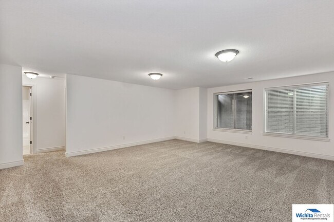 Building Photo - 4 bedroom 3 bath - Andover - ***Andover Sc...