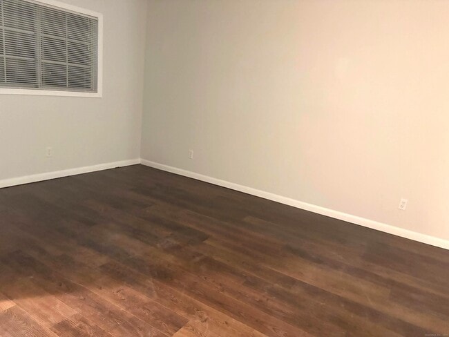 Building Photo - 9 Patricia Rd