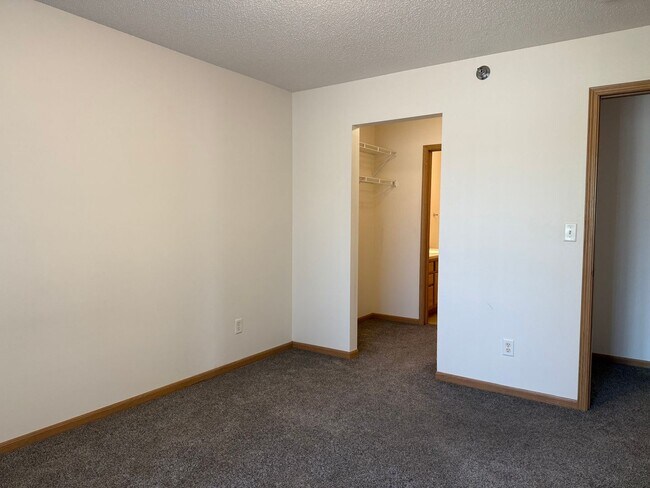 Building Photo - 4431 Calico Dr S