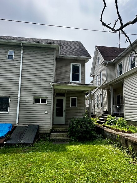 Building Photo - 229 Coal St