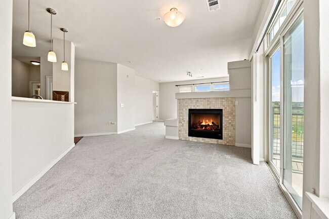 Building Photo - $2,195.95 - 2 bed, 2 bath Spacious Condo in Broomfield with AC and In Unit Laundry!