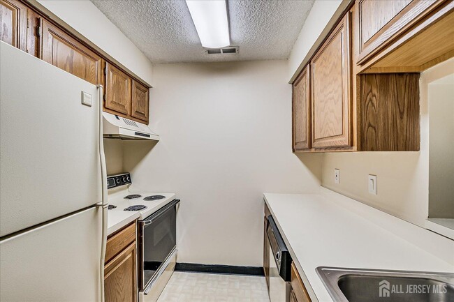 Building Photo - 405 Ravens Crest Dr