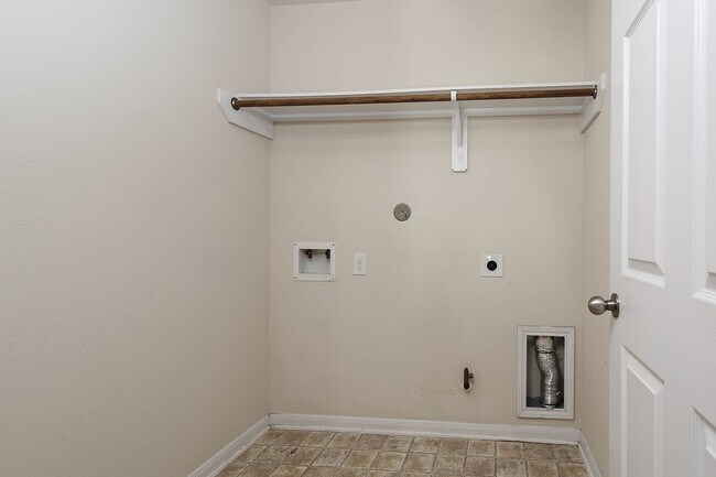 Building Photo - 9960 Hyacinth Way