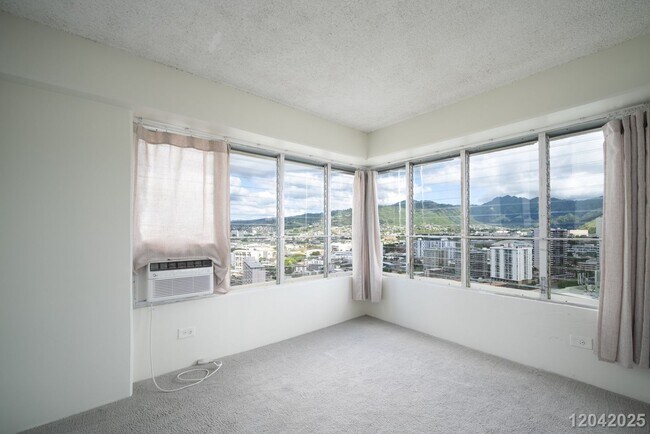 Building Photo - Urban Comfort & Convenience – High-Floor 1 Bed, 1 Bath with Scenic Views