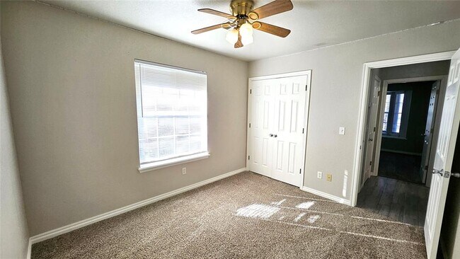 Building Photo - 2137 Harbor Dr