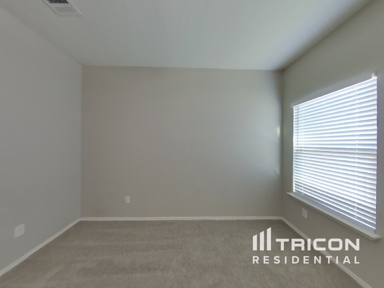 Building Photo - 9047 Kissena Park