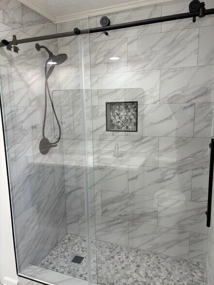 Building Photo - 807 Oak Bridge Ln