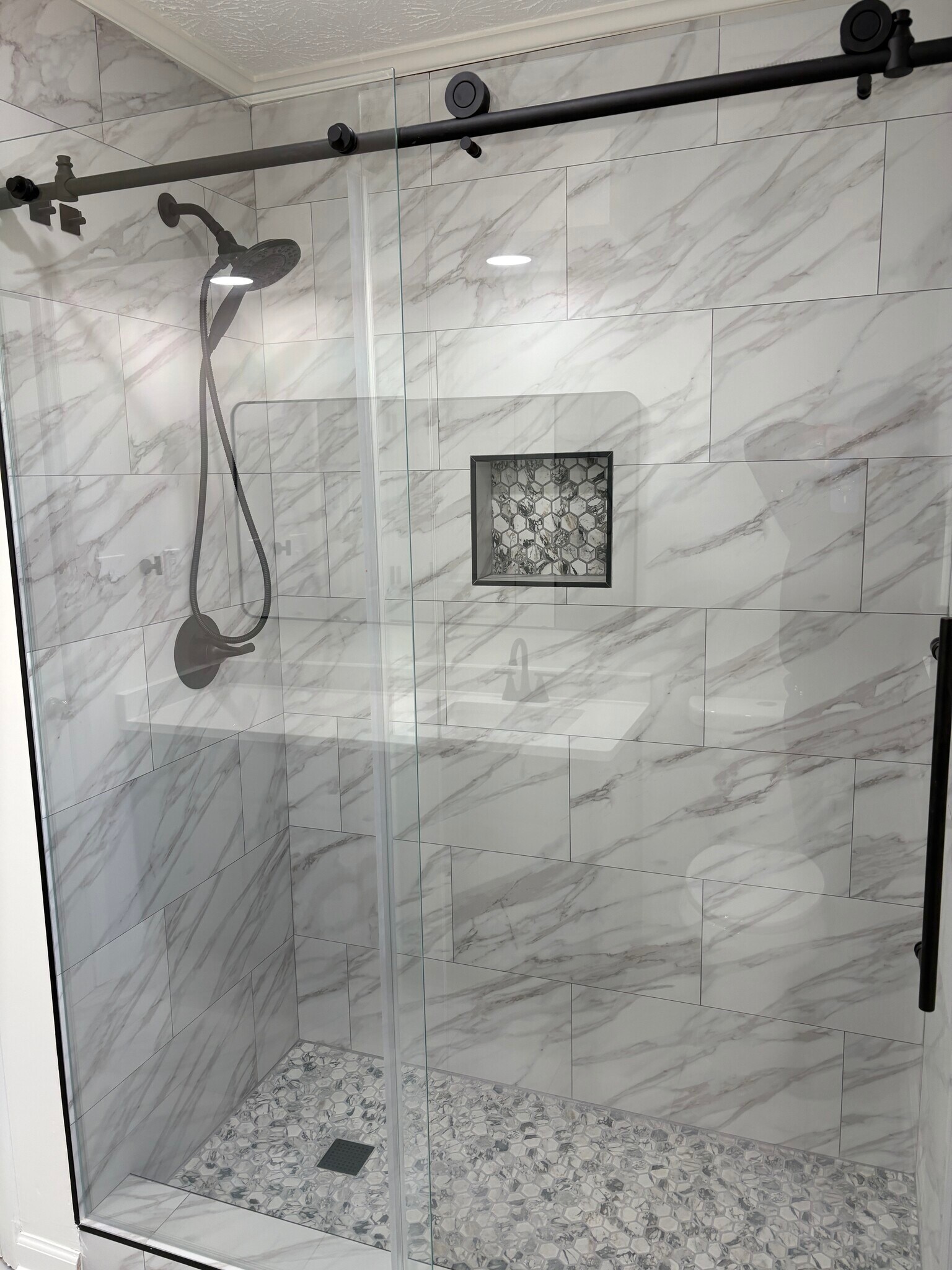 Master bath - 807 Oak Bridge Ln