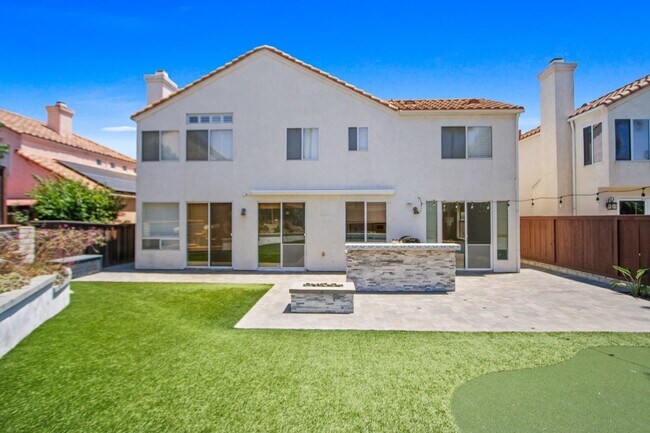 Building Photo - Gorgeous Costa Mesa Home in Gated Community!