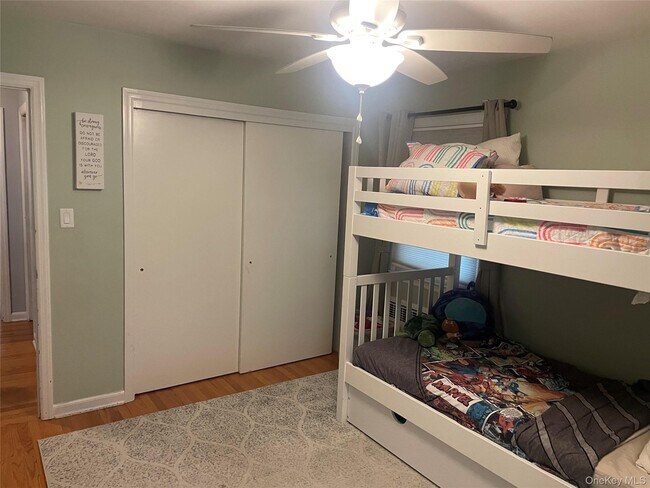 Building Photo - 291 N Little Tor Rd