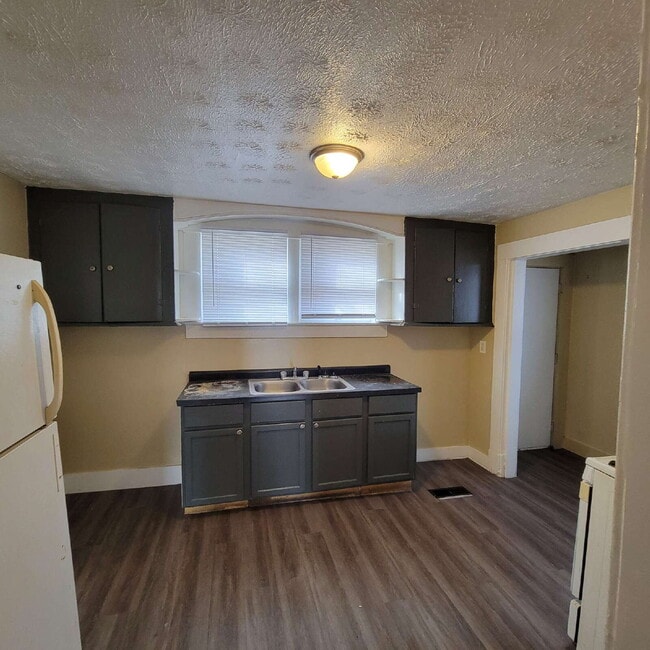 Building Photo - West Indy 3BR House ready to LEASE!